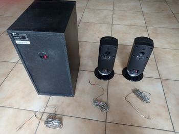 Lot enceintes + caisson de basse LG