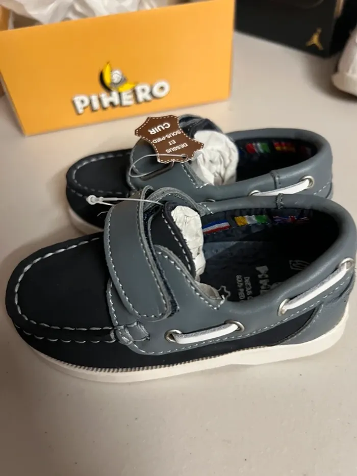 Chaussures bateau 22 neuves - photo numéro 2