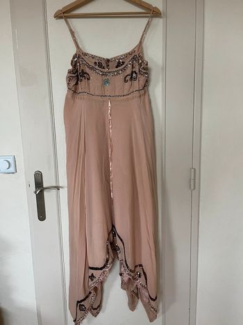 Robe fluide Stella Forest taille 38 – sequins paillettes décolleté & bas – élégante & féminine