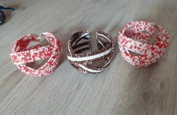 Lot bracelets manchettes perles