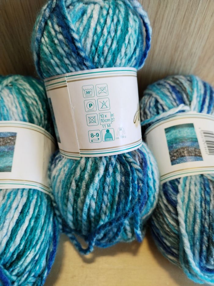 Lot de 3 pelotes de laine dégradé bleu turquoise blanc - photo numéro 2