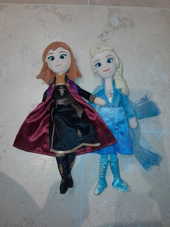 2 peluches reine des neiges