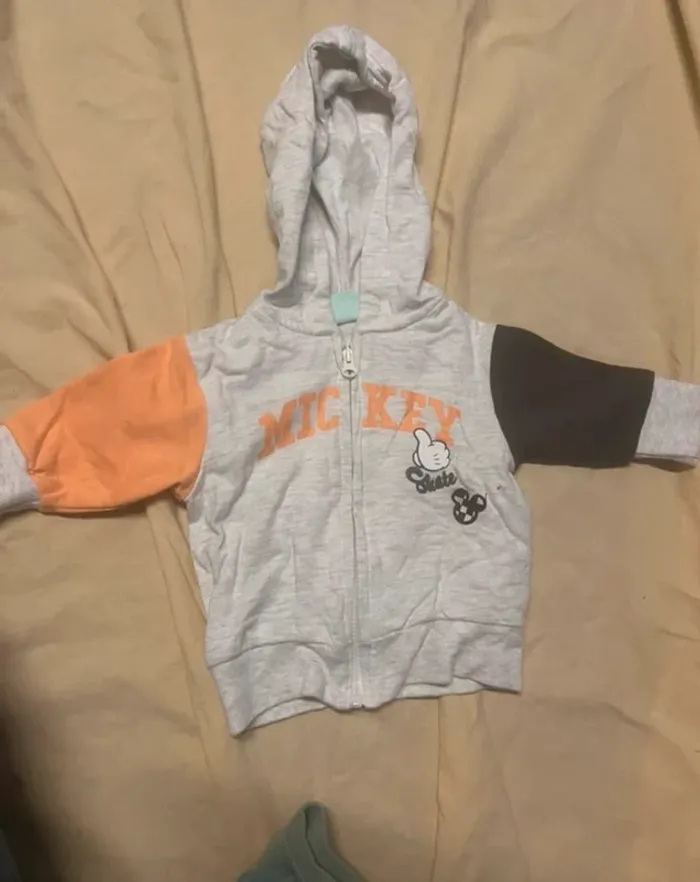 Gilet Mickey taille 3 mois