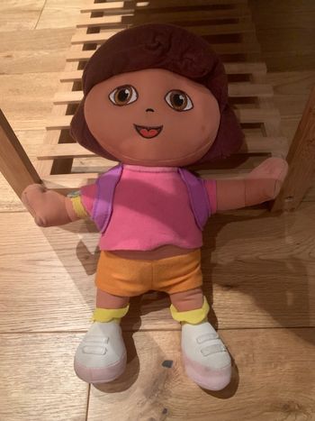 Peluche Dora l’exploratrice