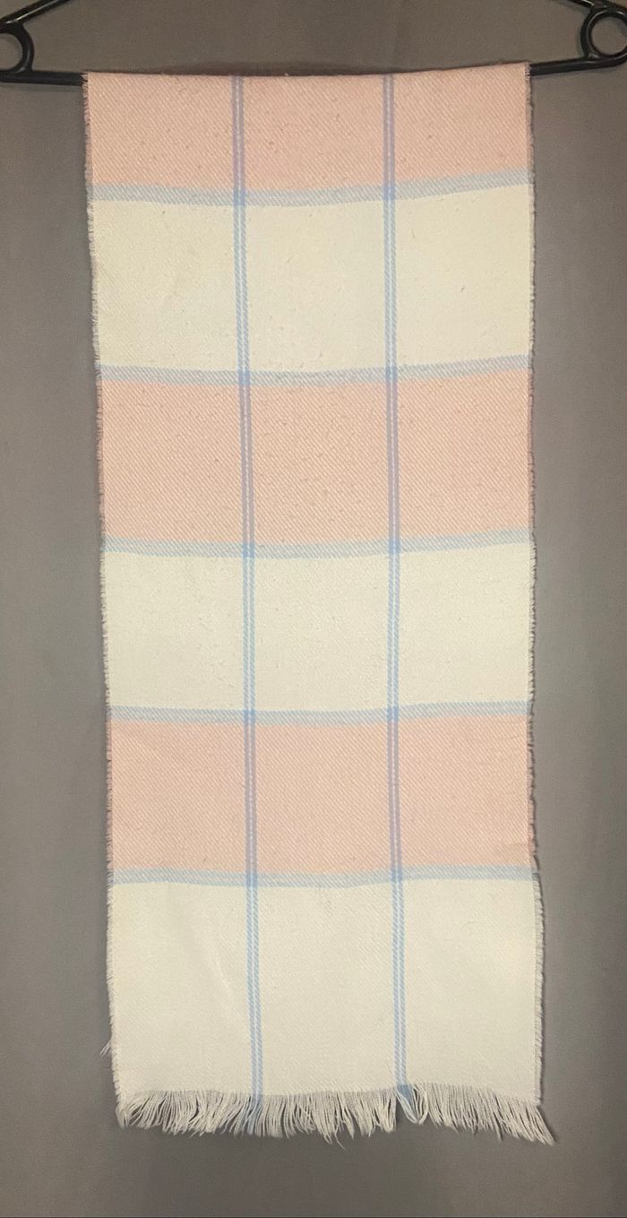 Écharpe à carreaux rose,bleu et blanche
