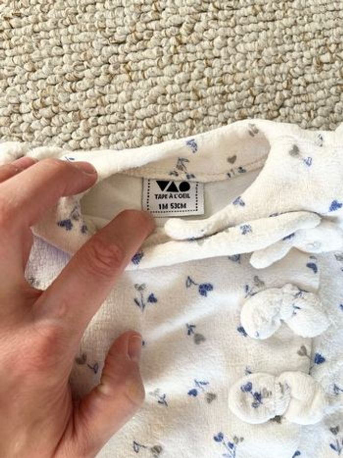 Pyjama tape à l’œil  1 mois - photo numéro 2