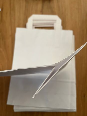 Sachet en papier blanc pour vente de créations