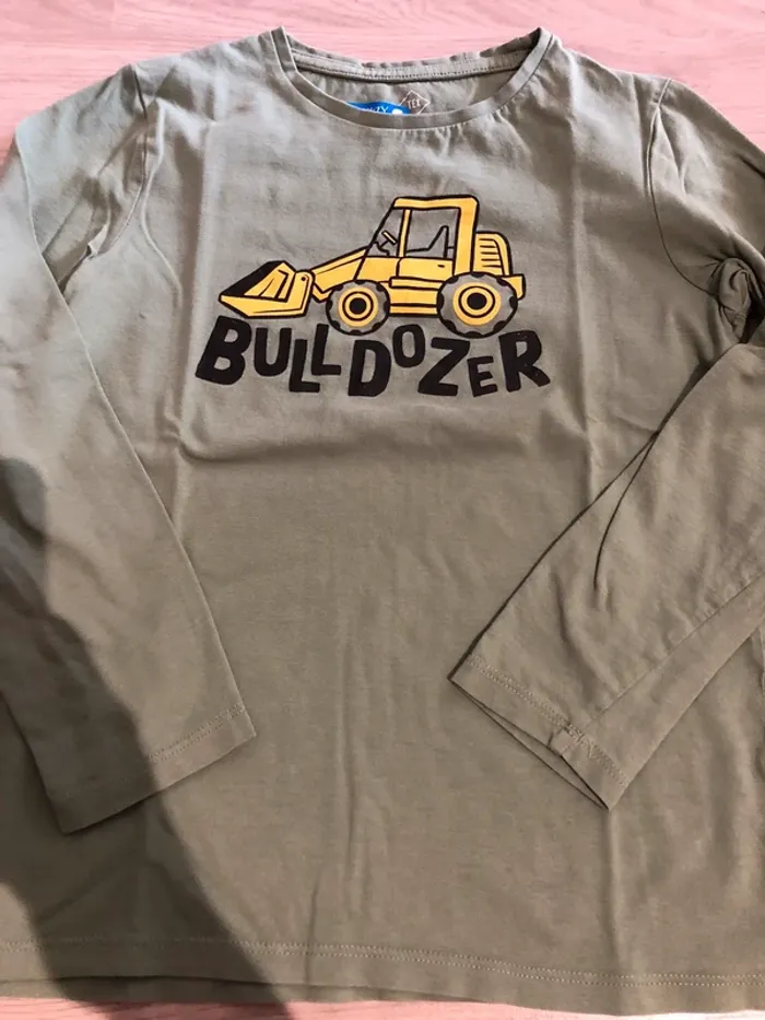 Tee shirt bulldozer