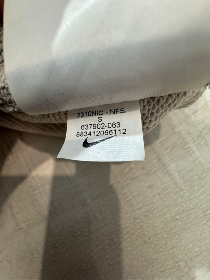 Sweat Nike gris taille S logo brodé en parfait état - photo numéro 7