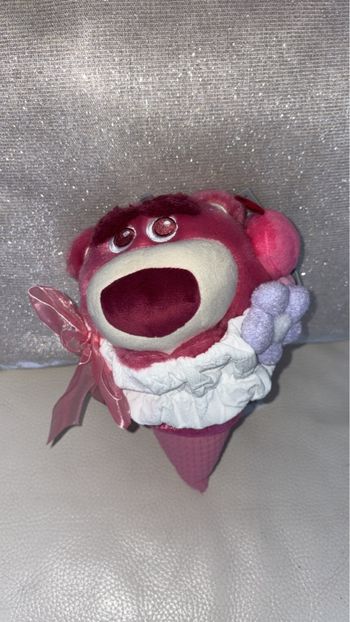 Disney Store - Peluche Lotso Munchlings Glace - Rose - Neuve