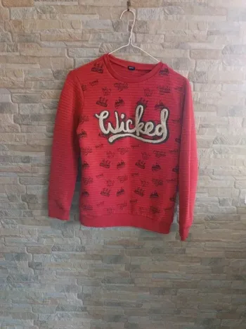 Sweat rouge ou orange Kiabi 12A