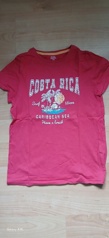 2 tee-shirts taille 12 ans