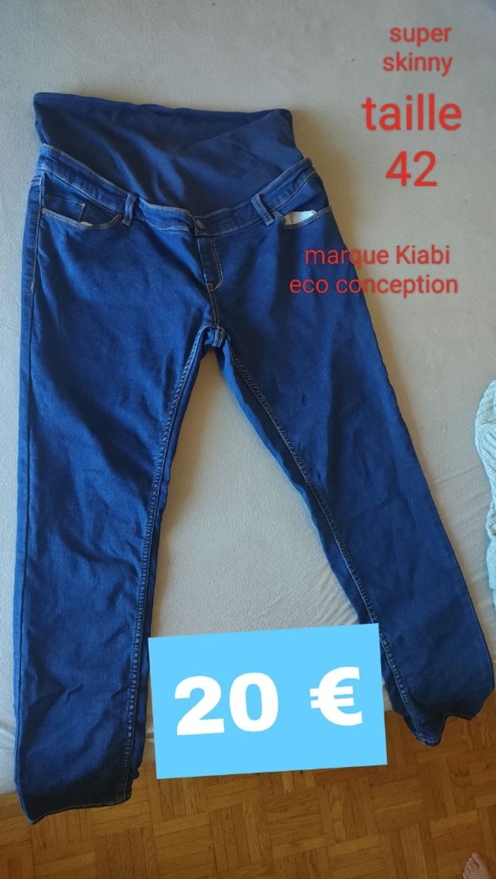 pantalon grossesse + haut et pyjama allaitement offert