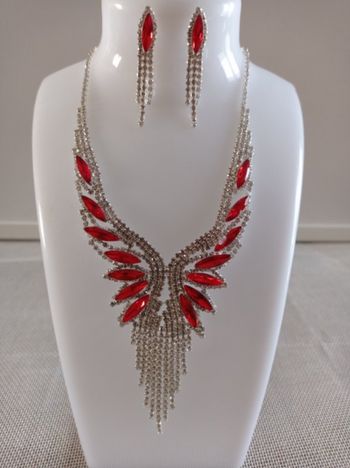 Collier + boucle d’oreille rouge et argenté