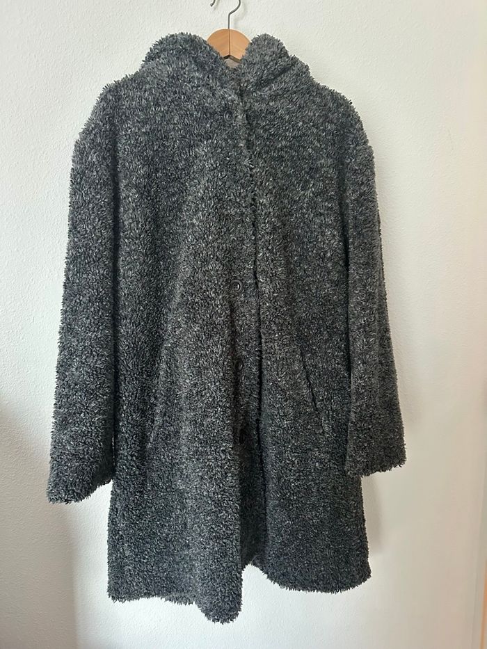 Manteau bouclettes capuche