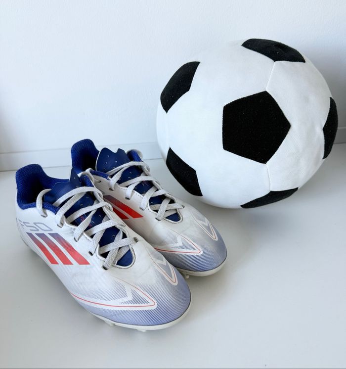 Chaussures football Taille 33 Adidaz - photo numéro 8