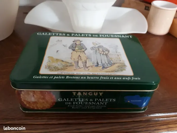 Boite en metal rectangulaire