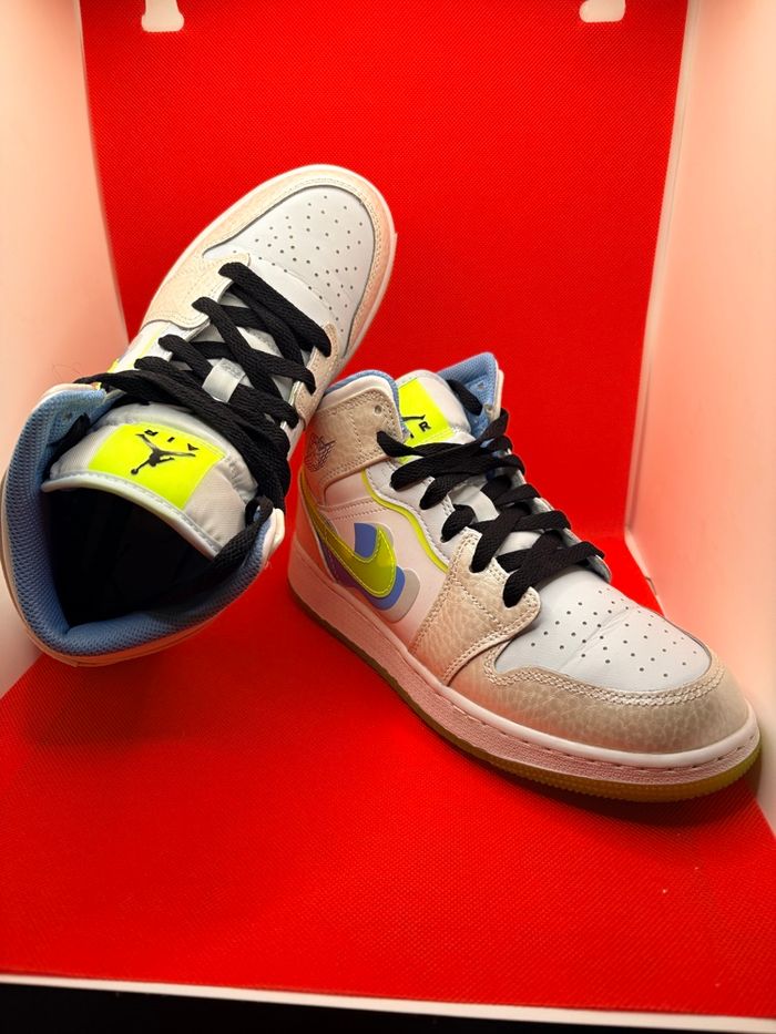 Air Jordan 1 Mid Se Warped Swoosh - photo numéro 3
