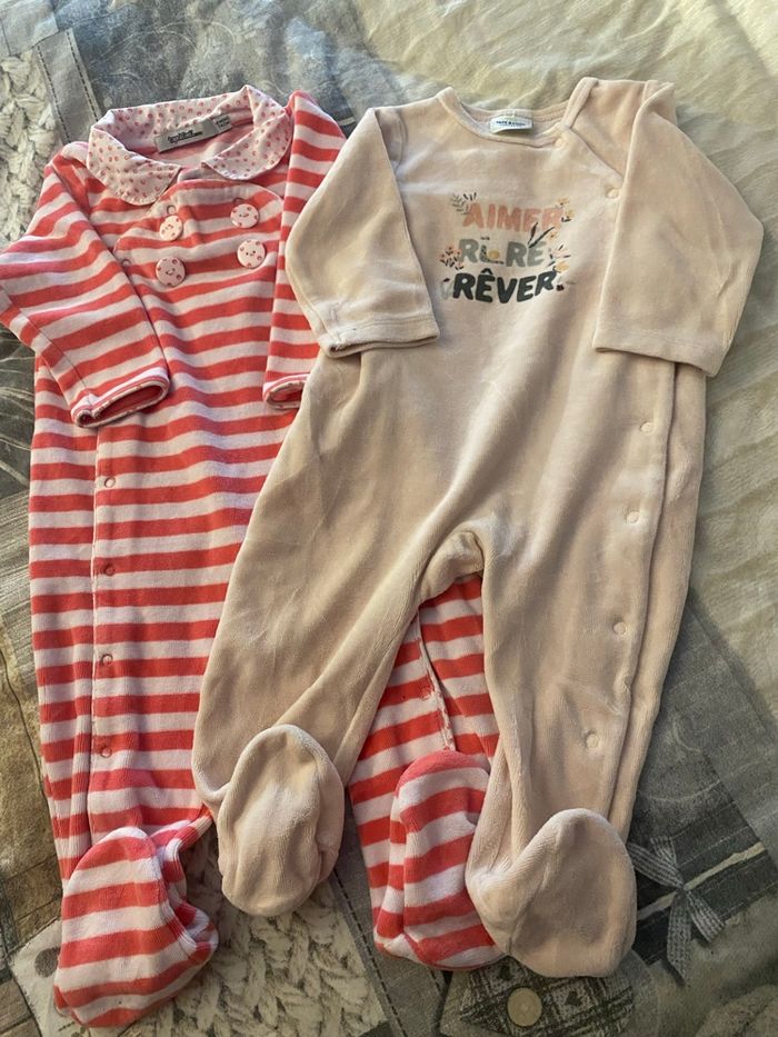 4 pyjama TBE taille 12 mois - photo numéro 2