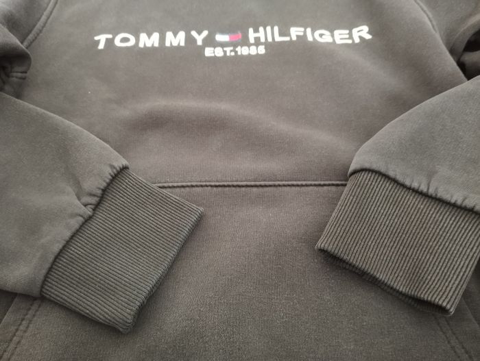 Sweat Tommy Hilfiger Taille : L ( je pense 10/12 ans) Prix : 20 € - photo numéro 6