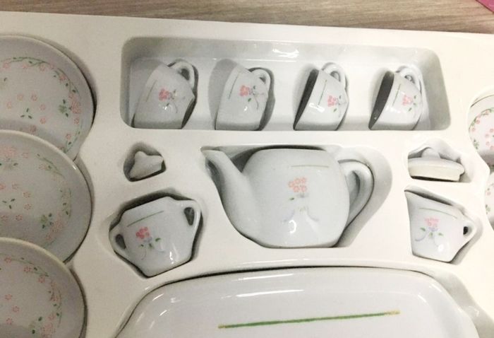 Dinette en porcelaine - photo numéro 2