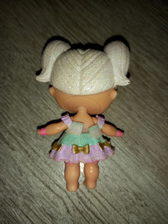 poupée LOL à paillette sparkle glitter licorne - photo numéro 3
