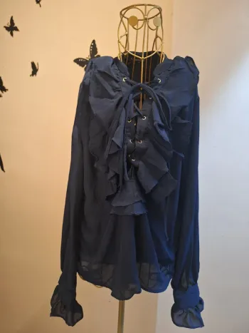 Blouse bleue marine lacée