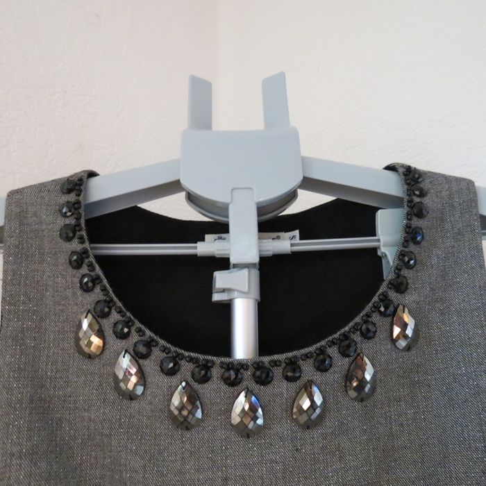 Robe sans manches JAUNE ROUGE – Style élégant & détails bijoux - photo numéro 6