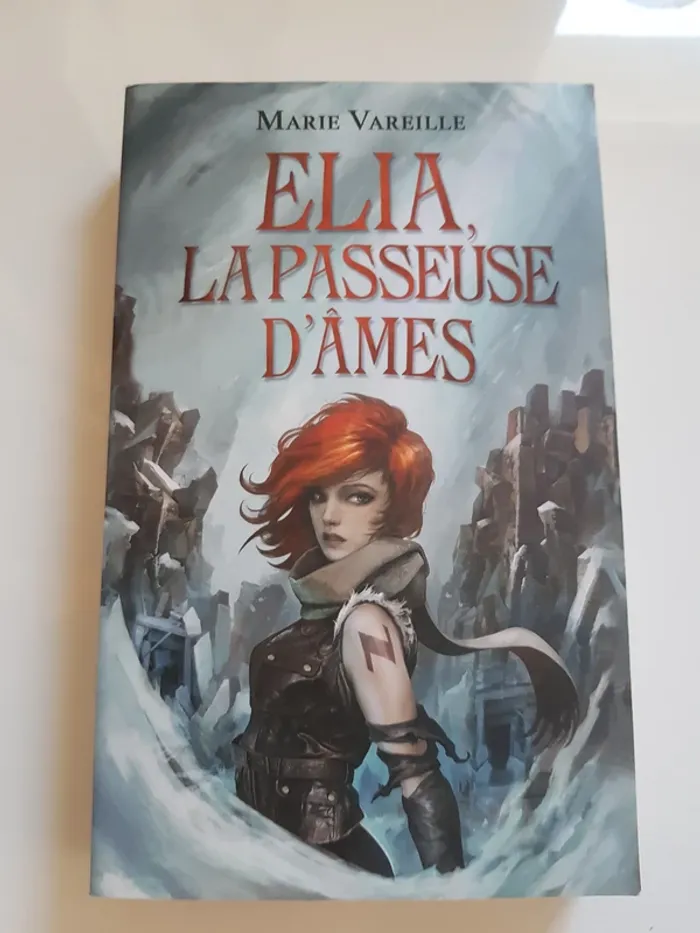 Marie Vareille (Auteur) Elia, la passeuse d'âmes - Tome 1 : Elia, la passeuse d'âmes - tome 1 - photo numéro 2