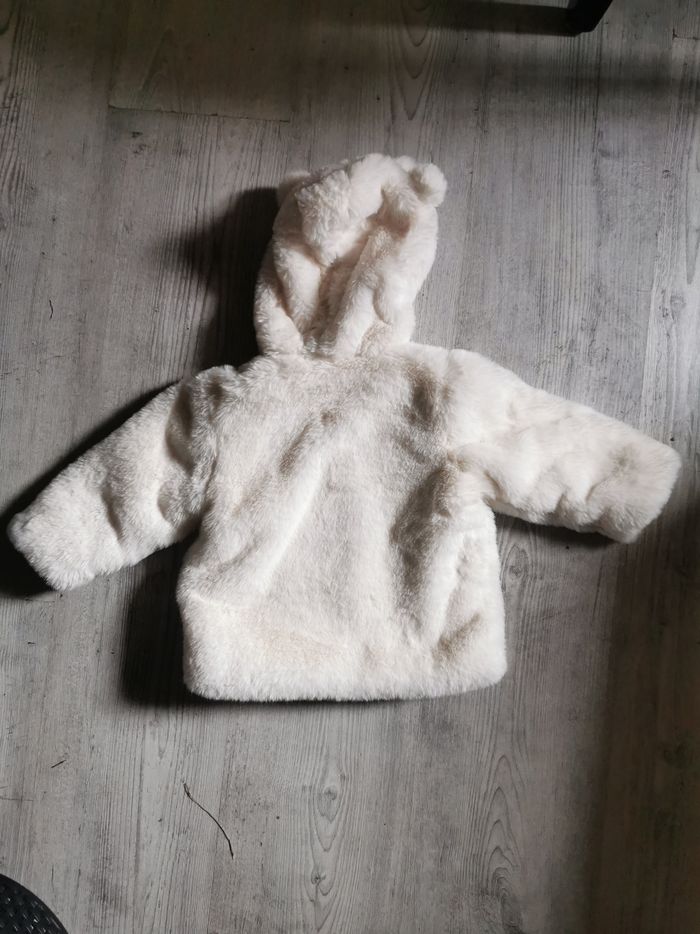 Veste chaude poil avec petite oreille 12 mois
Comme neuf porter 1 fois - photo numéro 2