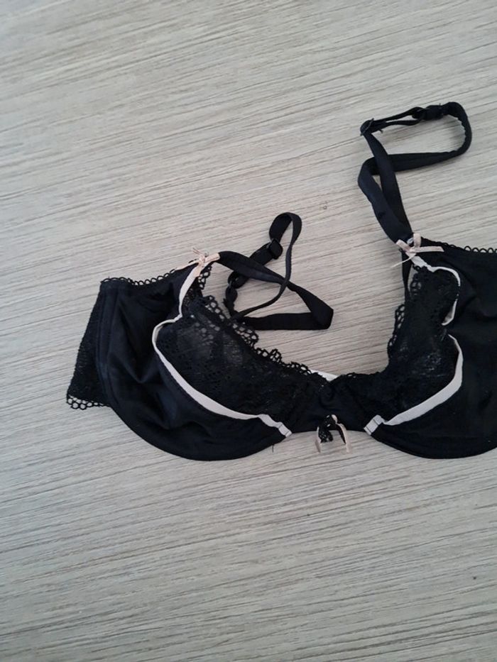 Soutien gorge 90 c très bon etat - photo numéro 2