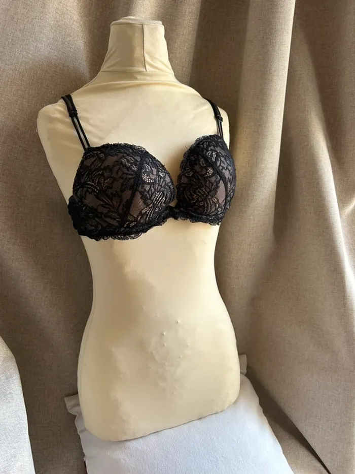 Soutien-gorge push-up noir en dentelle - photo numéro 2