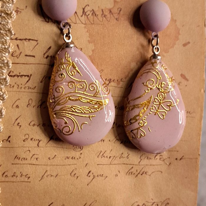 Boucles d'oreilles pendante rose et doré - photo numéro 8