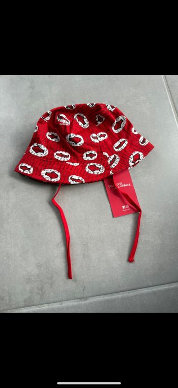 Chapeau avec ficelle 6/12 mois
