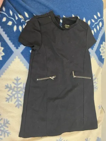 Adorable robe noire Kiabi, en très bon état 