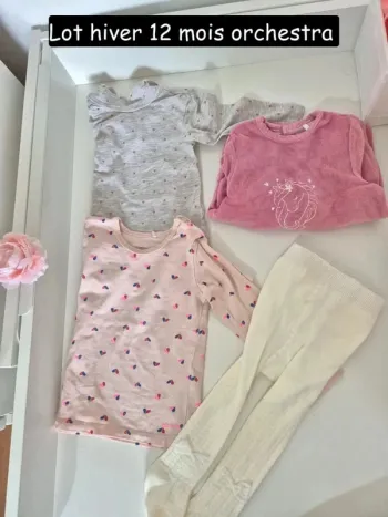 Lot hiver 12 mois orchestra 2 t-shirt 1 pyjama 1 collant avec nœuds
