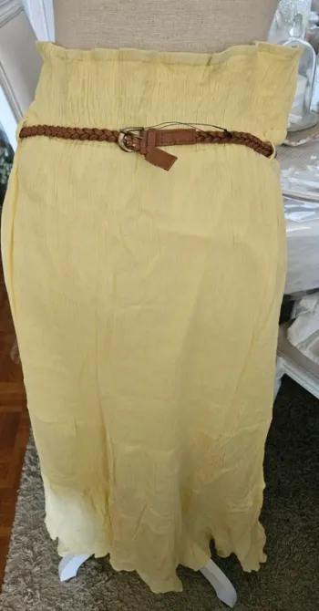 Jupe jaune avec ceinture offerte Women Only Taille 40/42 Neuve