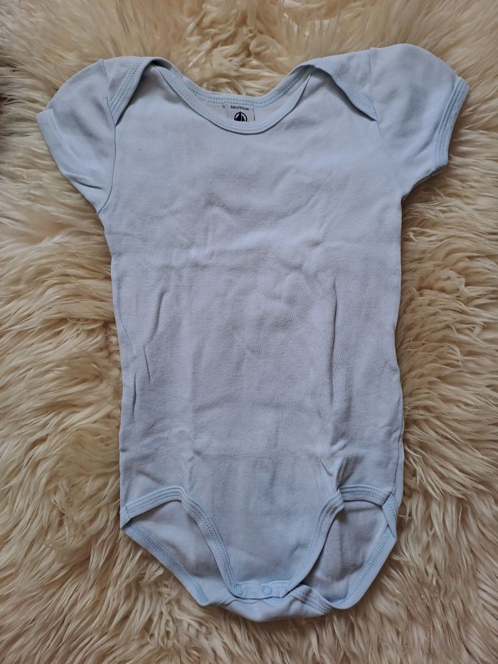 Lot de 4 bodies manches courtes Petit Bateau taille 4 ans - photo numéro 3