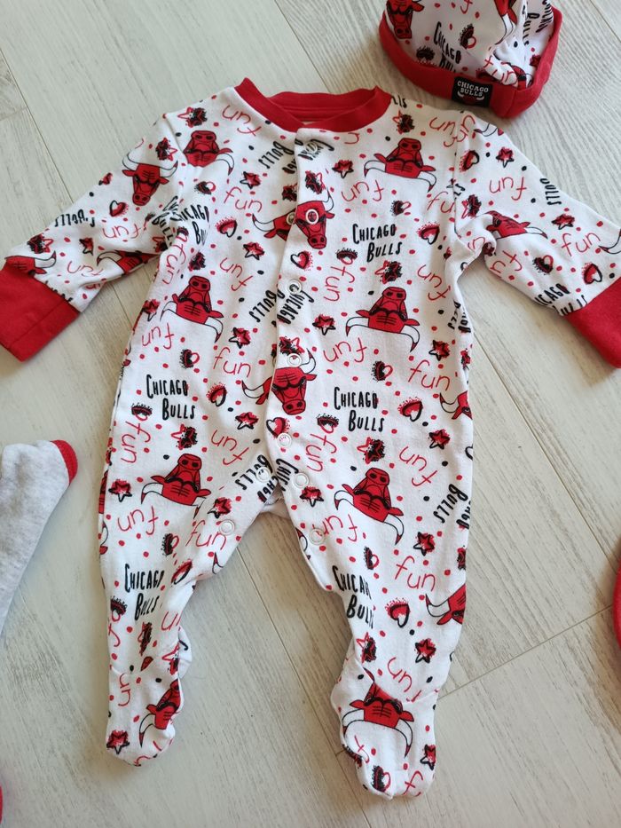 Ensemble pyjama,body,bavoir, bonnet un mois 56cm - photo numéro 2