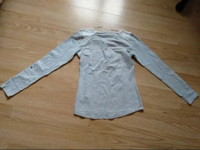 Haut manches longues. Gris et blanc. Femme. Jennyfer. 
Taille 36 - photo numéro 8