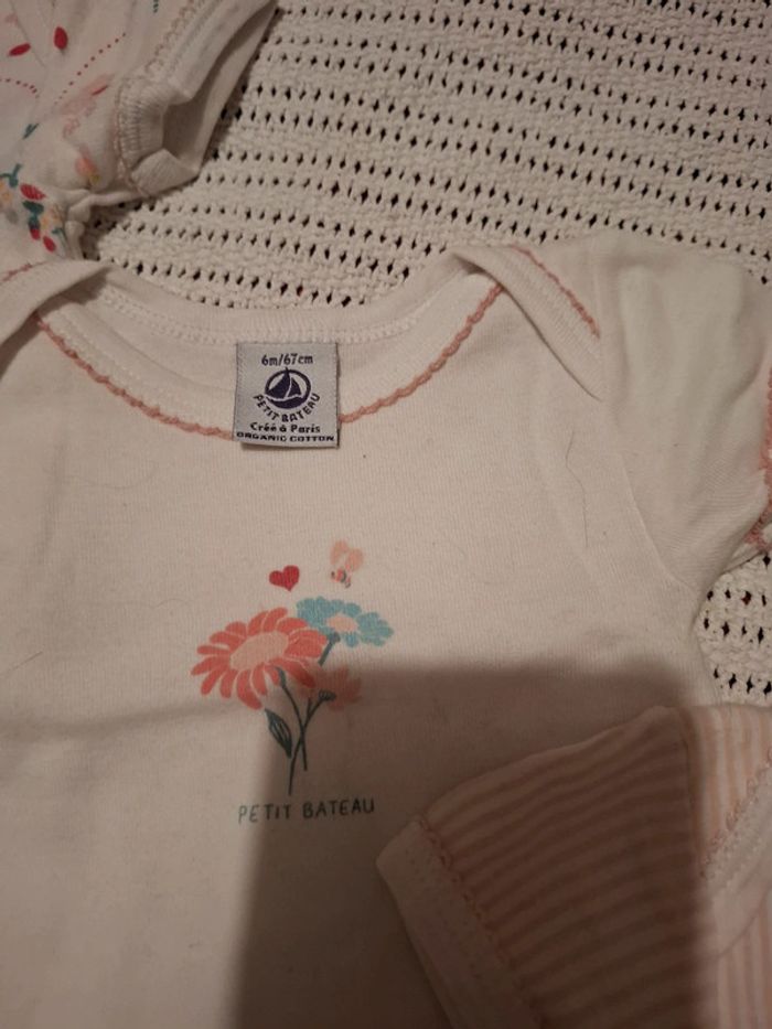 Lot Bodies 6Mois - photo numéro 5