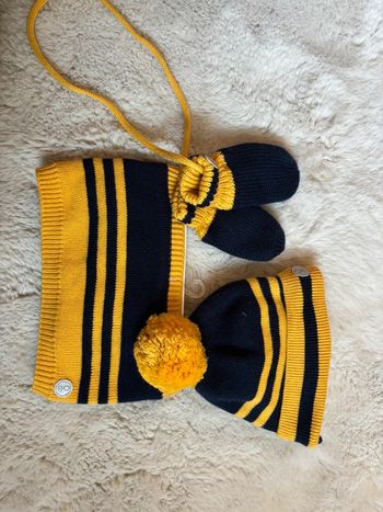 Ensemble Bonnet / Moufles / Cache cou Obaïbi