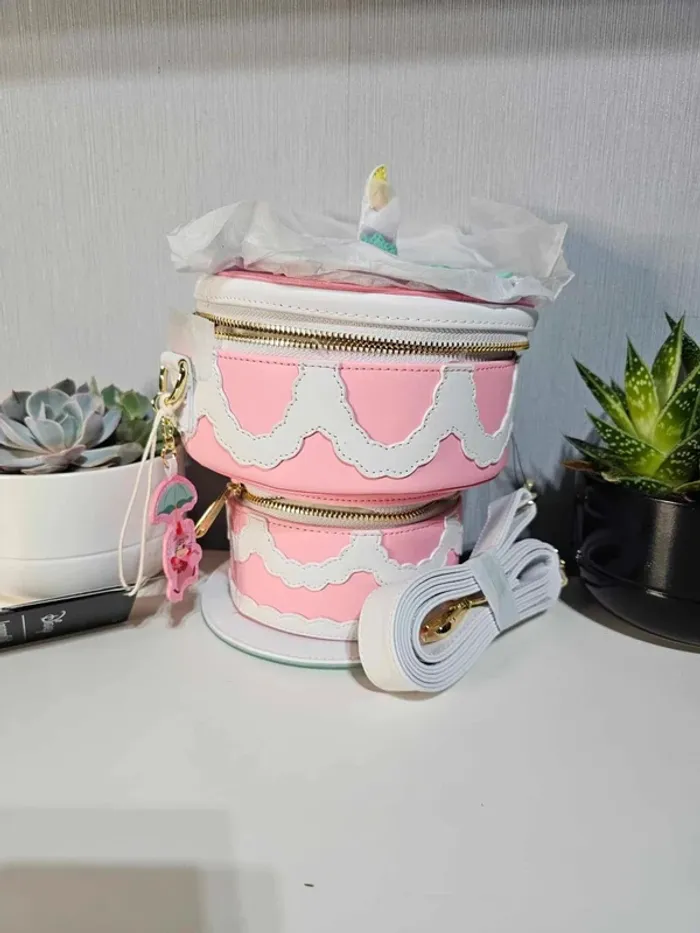 Sac à main Loungefly Alice au pays des merveilles (non-anniversaire cake)