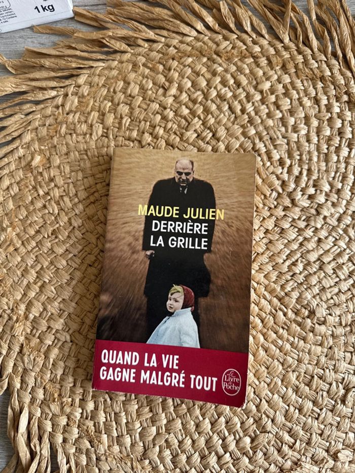 Livre Maude Julien derrière la grille