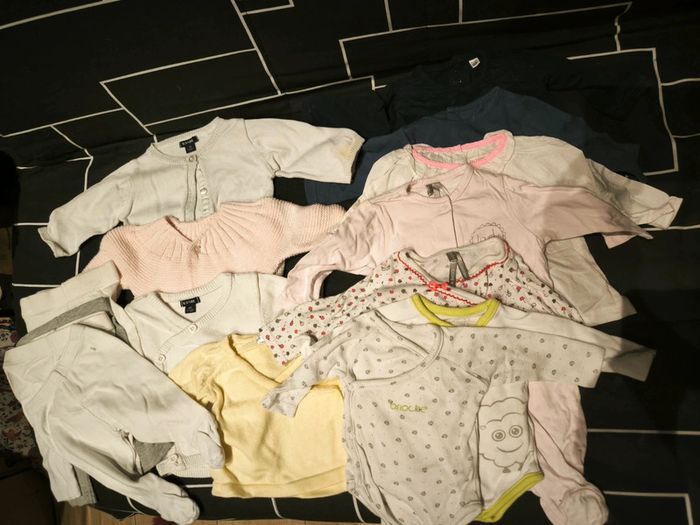 Lot d'habits 0-1 mois bébé fille