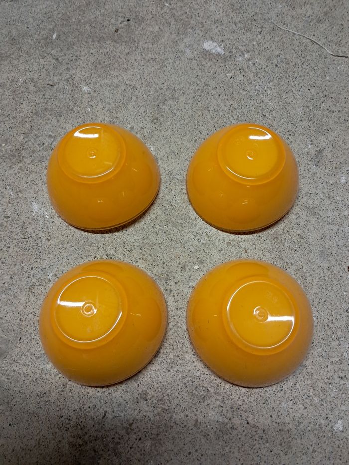 Bols  en plastique jaune et blanc - photo numéro 2