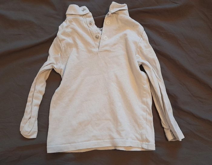 T-shirt manches longues sous pull col roulé - photo numéro 3