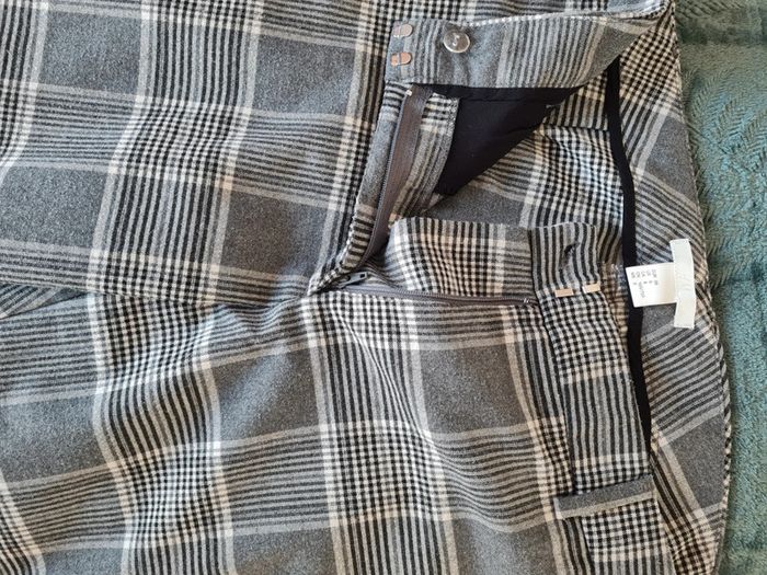 Pantalon tailleur gris et blanc à carreaux - photo numéro 3