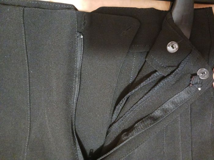 Pantalon noir, taille 34 / 36 ; excellent état voire comme neuf - photo numéro 4