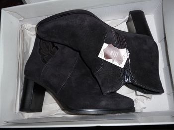 superbes boots taille 38 - NEUF